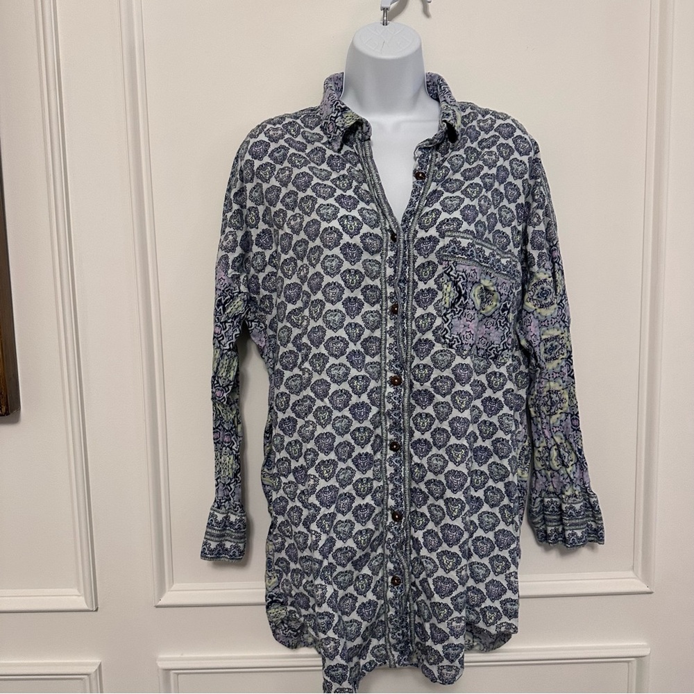 Free People Happy Holibabe Blue Printed sleep shirt small long sleeve boho